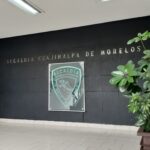 Fotografía de Oficina del Alcalde donde se puede apreciar el logotipo de la alcaldía en tamaño grande y de color verde